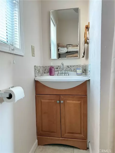 Bath - 42834 Sonoma Dr, Big Bear Lake, CA 92315 photo 3 of 3