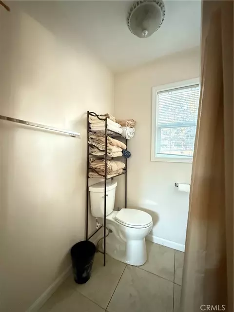 Bath - 42834 Sonoma Dr, Big Bear Lake, CA 92315 photo 2 of 3