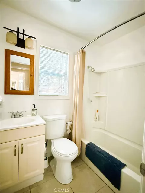 Bath - 42834 Sonoma Dr, Big Bear Lake, CA 92315 photo 1 of 3