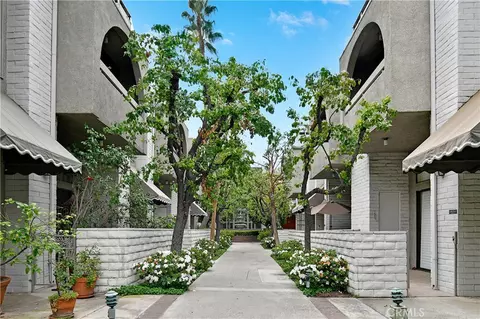 5335 White Oak Ave #A, Encino, CA 91316
