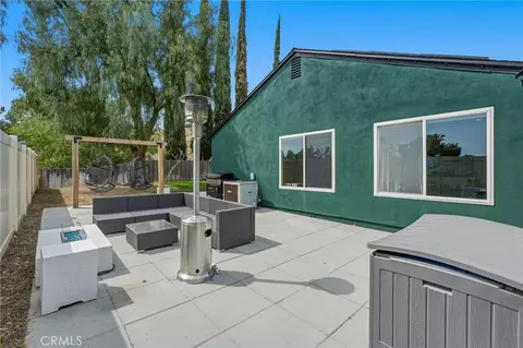 Exterior - 27445 Onlee, Saugus, CA 91350 photo 5 of 9