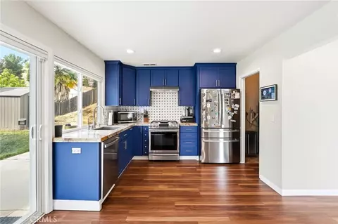 Kitchen - 27445 Onlee, Saugus, CA 91350 photo 2 of 5