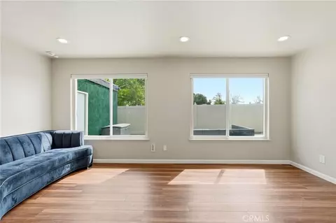 Living - 27445 Onlee, Saugus, CA 91350 photo 3 of 3