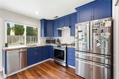 Kitchen - 27445 Onlee, Saugus, CA 91350 photo 4 of 5