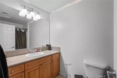 Bath - 26142 Gravett Pl, Saugus, CA 91350 photo 3 of 3