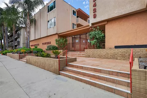 5429 Newcastle #204, Encino, CA 91316