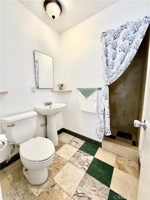 Bath - 431 E Rosslynn, Fullerton, CA 92832 photo 1 of 2