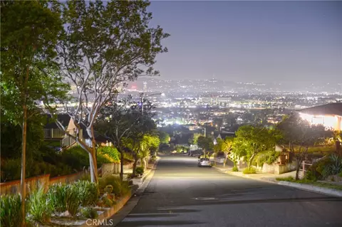 View/Area - 924 Irving Dr, Burbank, CA 91504 photo 4 of 7