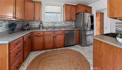 924 Irving Dr, Burbank, CA 91504 photo 10