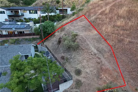 View/Area - 924 Irving Dr, Burbank, CA 91504 photo 3 of 7
