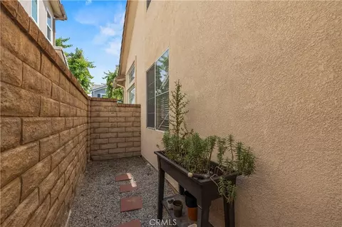 Exterior - 28033 Memory Ln, Valencia, CA 91354 photo 4 of 5