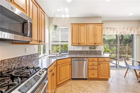 Kitchen - 28033 Memory Ln, Valencia, CA 91354 photo 3 of 4