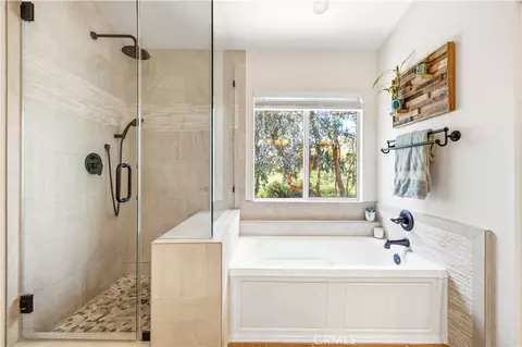 Bath - 28033 Memory Ln, Valencia, CA 91354 photo 3 of 3