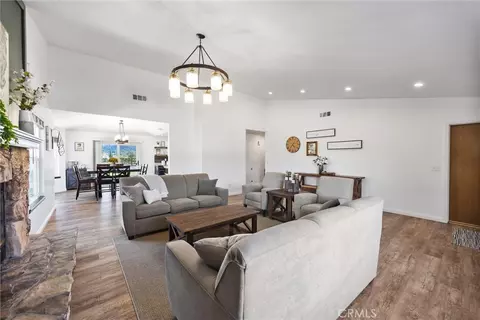 Living - 20005 Bald Mtn, Tehachapi, CA 93561 photo 2 of 4