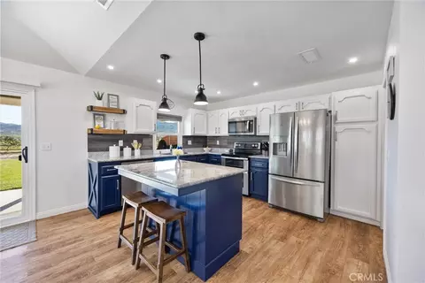 Kitchen - 20005 Bald Mtn, Tehachapi, CA 93561 photo 1 of 5