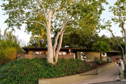 15511 Woodcrest Dr, Sherman Oaks, CA 91403