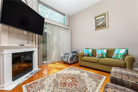 6201 Shoup #75, Woodland Hills, CA 91367