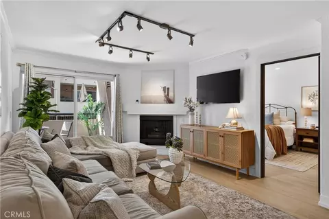 5550 Owensmouth #123, Woodland Hills, CA 91367