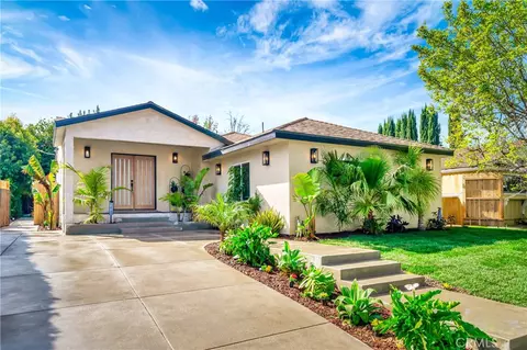 22120 Costanso St, Woodland Hills, CA 91364