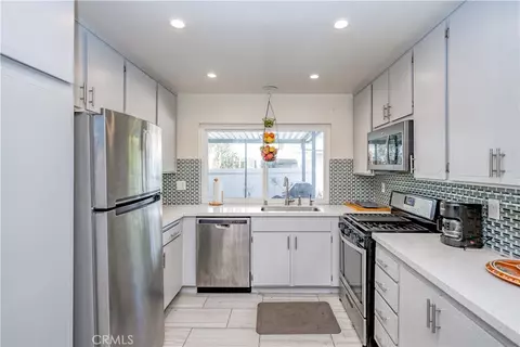26333 Long Oak Dr, Newhall, CA 91321