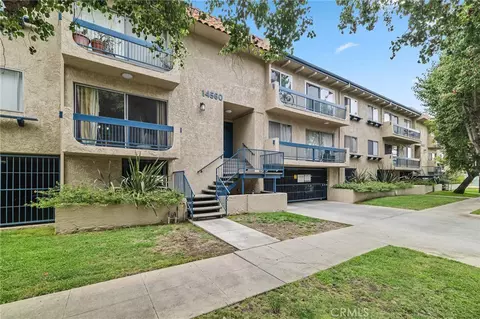 14560 Clark St #215, Sherman Oaks, CA 91411