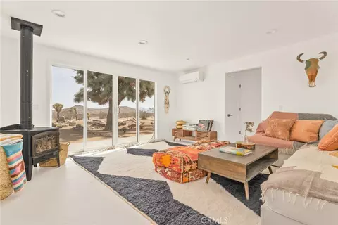 Living - 1571 Covelo Ave, Yucca Valley, CA 92284 photo 1 of 4
