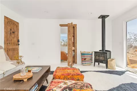 Living - 1571 Covelo Ave, Yucca Valley, CA 92284 photo 4 of 4