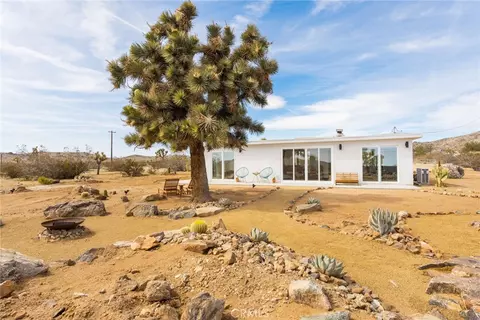 Exterior - 1571 Covelo Ave, Yucca Valley, CA 92284 photo 9 of 14