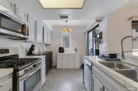 10231 Independence #C17, Chatsworth, CA 91311