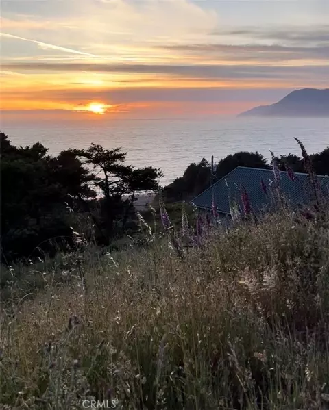 53 Redcrest Ct, Shelter Cove, CA 95589