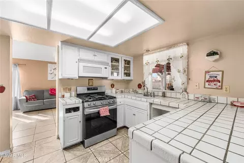 Kitchen - 43903 11th, Lancaster, CA 93535 photo 2 of 5