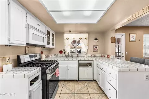 Kitchen - 43903 11th, Lancaster, CA 93535 photo 3 of 5