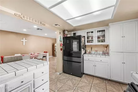 Kitchen - 43903 11th, Lancaster, CA 93535 photo 5 of 5