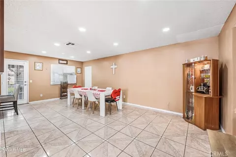 Dining - 43903 11th, Lancaster, CA 93535 photo 1 of 2