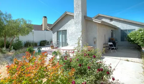 Exterior - 2718 E Avenue S, Palmdale, CA 93550 photo 8 of 8