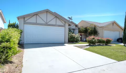 Exterior - 2718 E Avenue S, Palmdale, CA 93550 photo 4 of 8