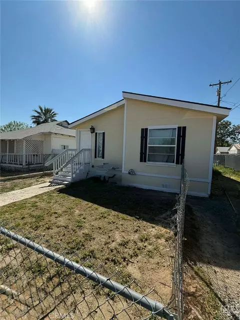 473 Cedar, Taft, CA 93268 photo 2
