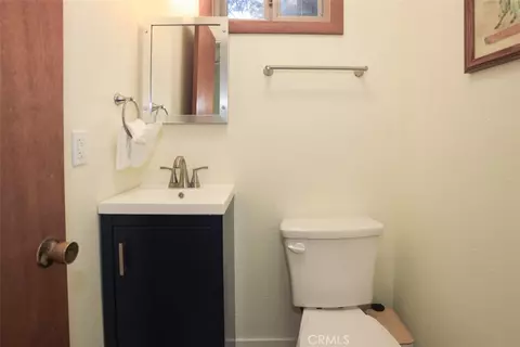 Bath - 537 Vista Ave, Sugarloaf, CA 92386 photo 2 of 2