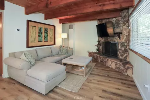 Living - 537 Vista Ave, Sugarloaf, CA 92386 photo 1 of 4