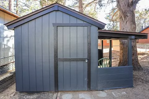 Exterior - 537 Vista Ave, Sugarloaf, CA 92386 photo 5 of 11