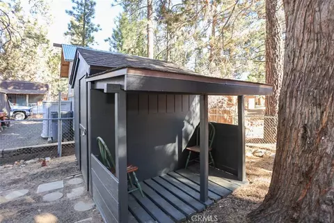 Exterior - 537 Vista Ave, Sugarloaf, CA 92386 photo 6 of 11