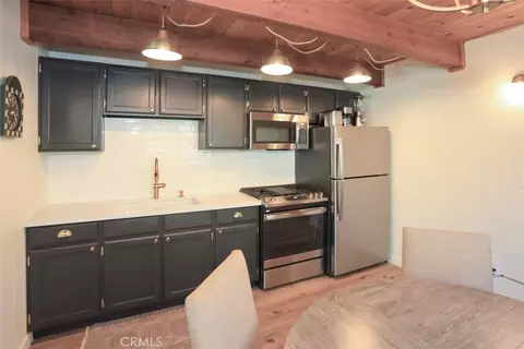 Kitchen - 537 Vista Ave, Sugarloaf, CA 92386 photo 2 of 3