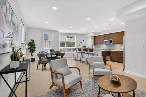 11912 Laurelwood Dr #101, Studio City, CA 91604