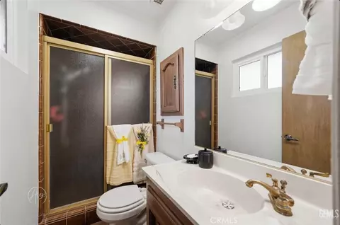 Bath - 253 E Mckee, Bakersfield, CA 93307 photo 1 of 1