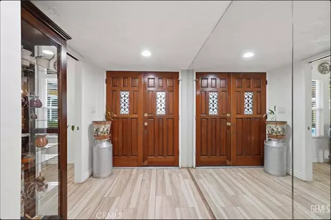 Entry Way - 253 E Mckee, Bakersfield, CA 93307 photo 3 of 3