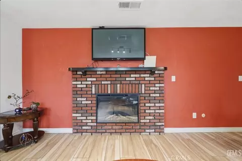 Living - 253 E Mckee, Bakersfield, CA 93307 photo 1 of 1