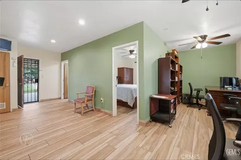Entry Way - 253 E Mckee, Bakersfield, CA 93307 photo 1 of 3