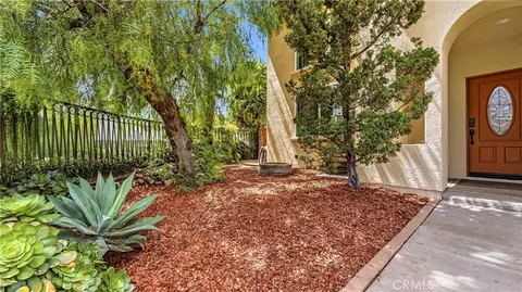 8501 Browns Crk, Canoga Park, CA 91304