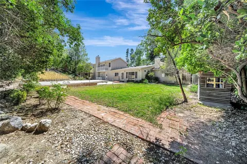 20555 Dumont St, Woodland Hills, CA 91364