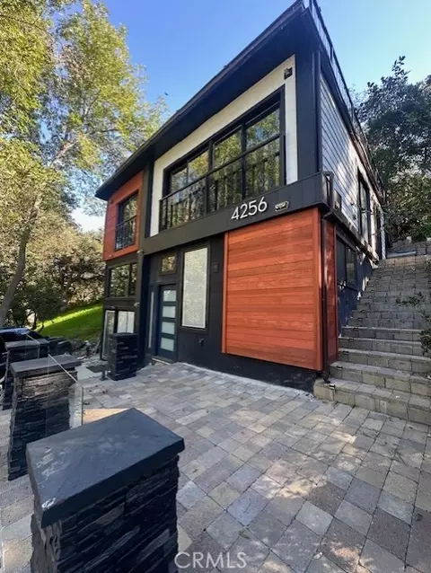 4256 Rosario Rd, Woodland Hills, CA 91364